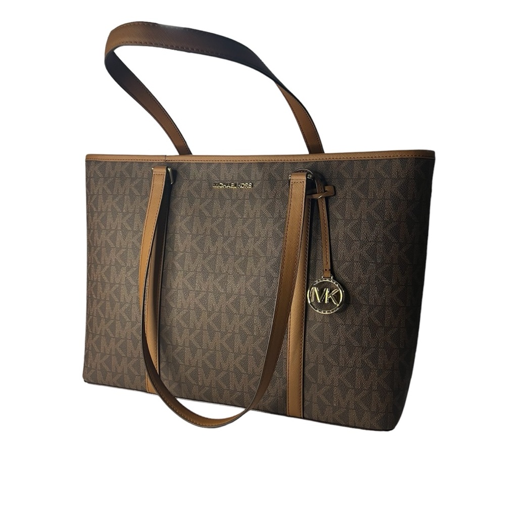 NWT Michael Kors Monogram Jet Set Tote (065)